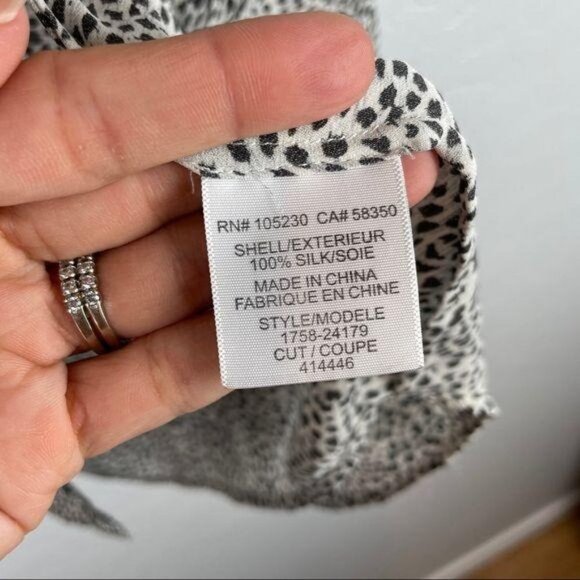 Joie Purine 100% Silk Button Down Blouse White Leopard Print Split Neck Sz Small - Picture 10 of 10